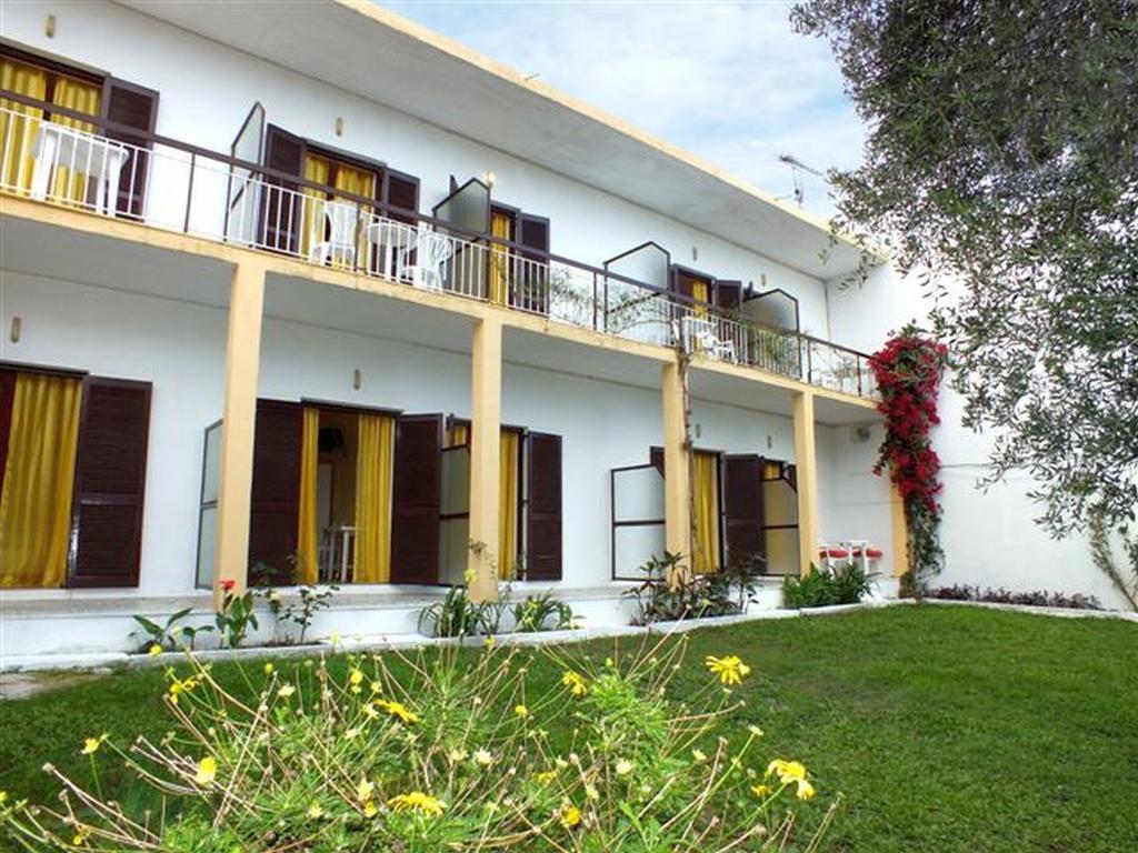 Firefly Hotel Moraitika Habitación foto